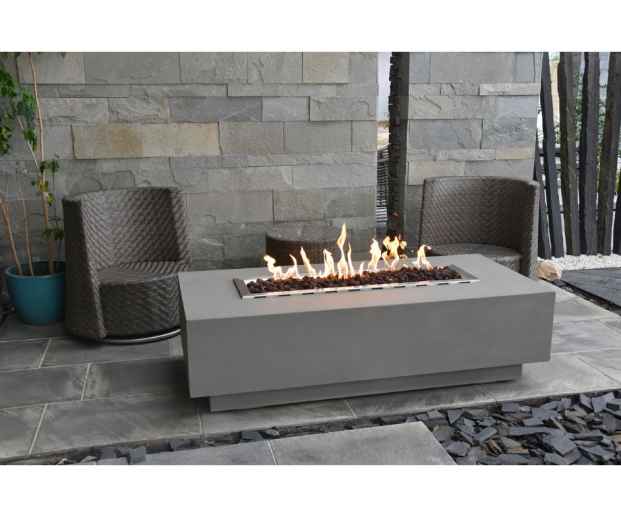 ガス暖炉-コンクリート製の庭またはテラス用のテーブル付きの屋外
